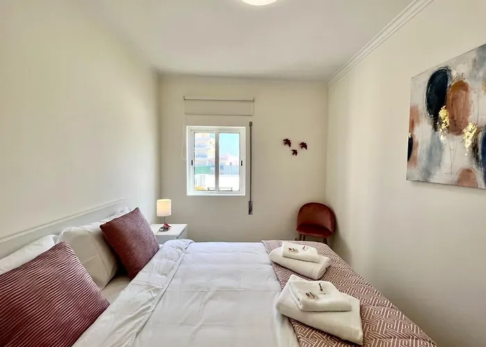 Apartment Ocean Breeze 1 With Pool By Homing Quarteira
