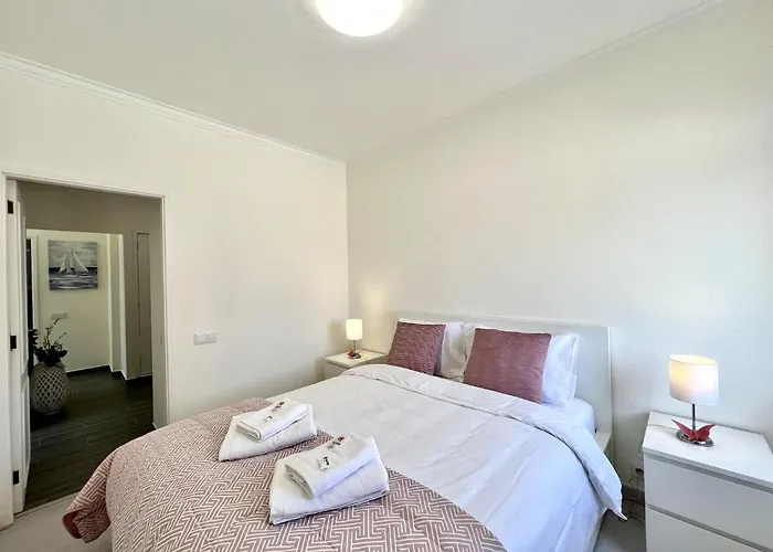 Apartment Ocean Breeze 1 With Pool By Homing *