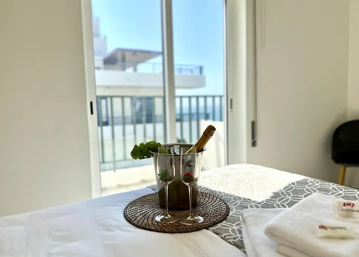 Ocean Breeze 1 With Pool By Homing Apartamento