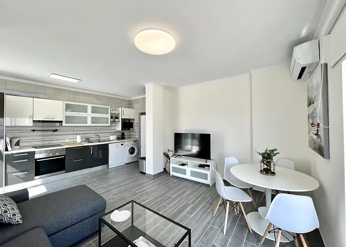 Ocean Breeze 1 With Pool By Homing Apartamento *