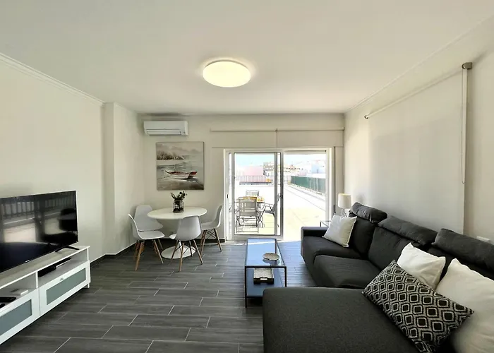 Ocean Breeze 1 With Pool By Homing Apartamento